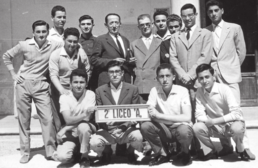 Liceo-Ginnasio Leonardo Ximenes : II liceale A 1958-59 Da sinistra, in alto: Rocco Fazio, Vito Candia, Nicola D Angelo, Giuseppe Sutera, il PRESIDE PIETRO RUGGIERI, il PROF.