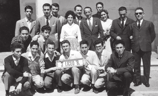 Liceo-Ginnasio Leonardo Ximenes : III liceale B 1959-60 Da sinistra, in alto: Giovanni Vinci, il PROF. PAOLO POMA (Scienze), Vittorio Cangemi, la prof.ssa di Storia dell Arte, il PROF.