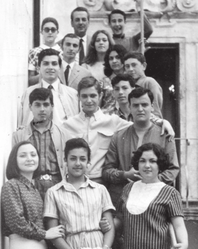 Liceo-Ginnasio Leonardo Ximenes : V ginnasiale D 1967-68 Dall alto e da sinistra: Mariella Reina, il PRESIDE PROF.