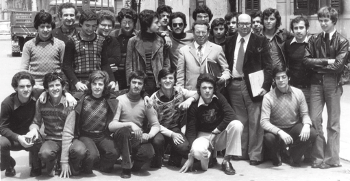 Liceo Scientifico Vincenzo Fardella (plesso di Via Matera): II C 1974-75 Da sinistra, in alto: Antonino Strazzera, il professore di Religione DON GAETANO GIGLI, Vito Mirlocca, Liborio Adragna,
