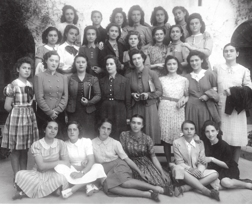 Istituto Magistrale Rosina Salvo : IV classe inferiore 1938-39 Da sinistra, in alto: Modica, Scalabrino, Catalano, Nunzia Rallo, Anna Salone e?