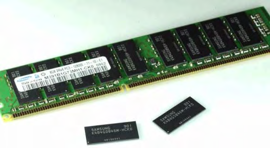 La potenza del silicio Oggi i chip standard di memoria DRAM contengono 1000 Mbit (256M x 4) Samsung ha