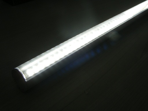 Barra a LED rotonda tipo EBL0005: Questa barra come tutte le altre prodotte da EWC è un prodotto architettonico da interni e nasce dalle esigenze specifiche di alcuni nostri clienti.
