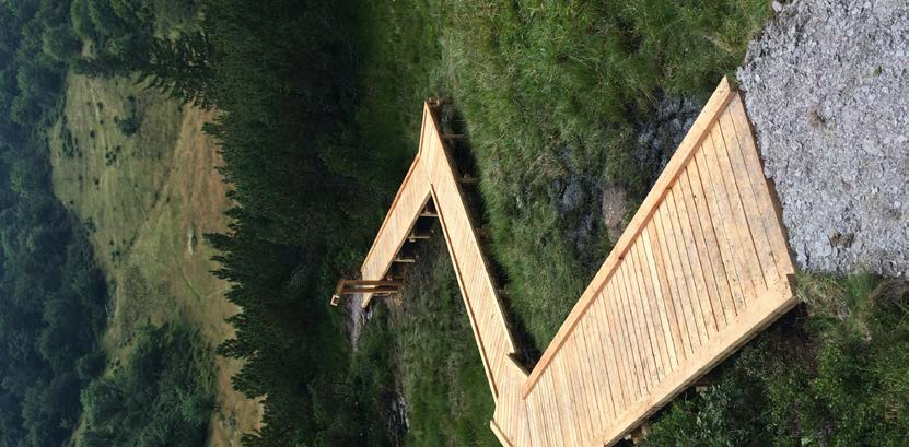 Passerella Realizzazione di passerelle in larice in località valle Sanguigno,