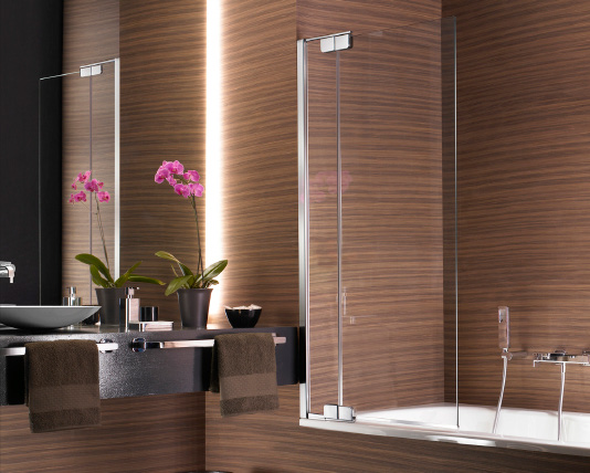 Bath-screens Paradoccia / Turkish 40 41 Bath screen including a door and or only door with hinge to the wall. To complete the range D-line also includes two solutions for the bath tub.