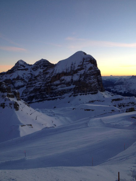 scende sino a fino a Corvara per risalire al Piz Boe e al Vallon discesa a Arabba e risalita a Porta Vescovo ( piste Ornella, saurasass, Fodoma