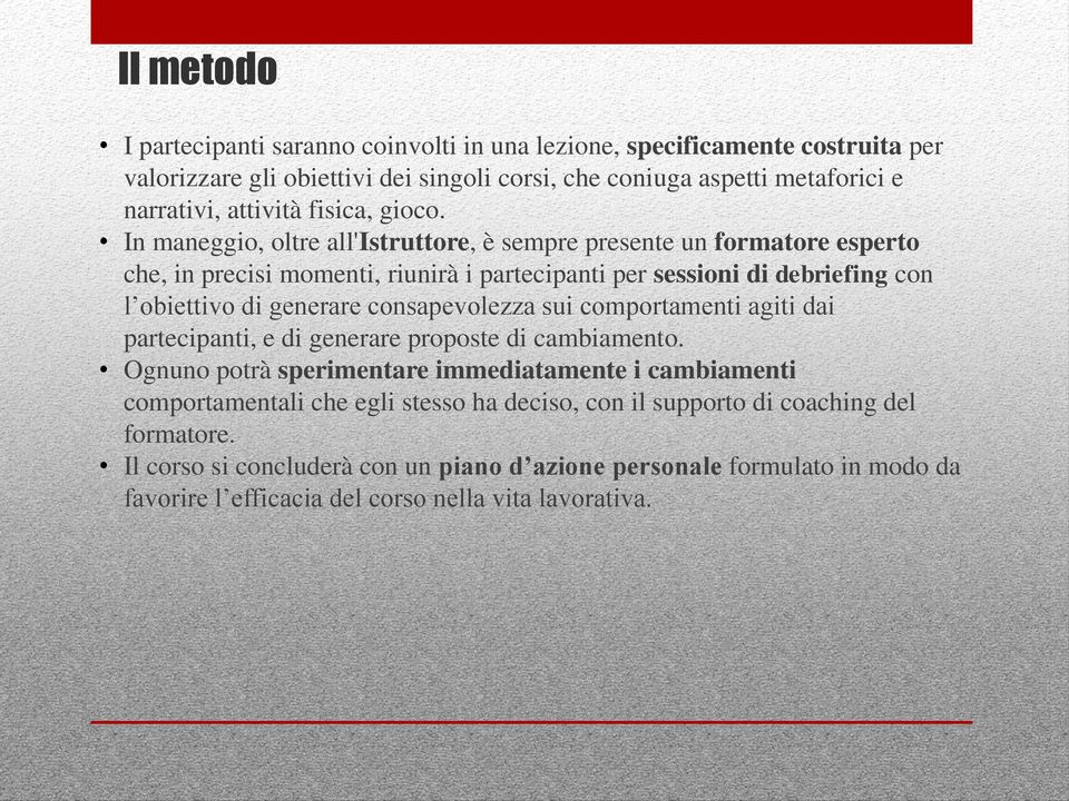 In maneggio, oltre all'istruttore, è sempre presente un formatore esperto che, in precisi momenti, riunirà i partecipanti per sessioni di debriefing con l obiettivo di generare