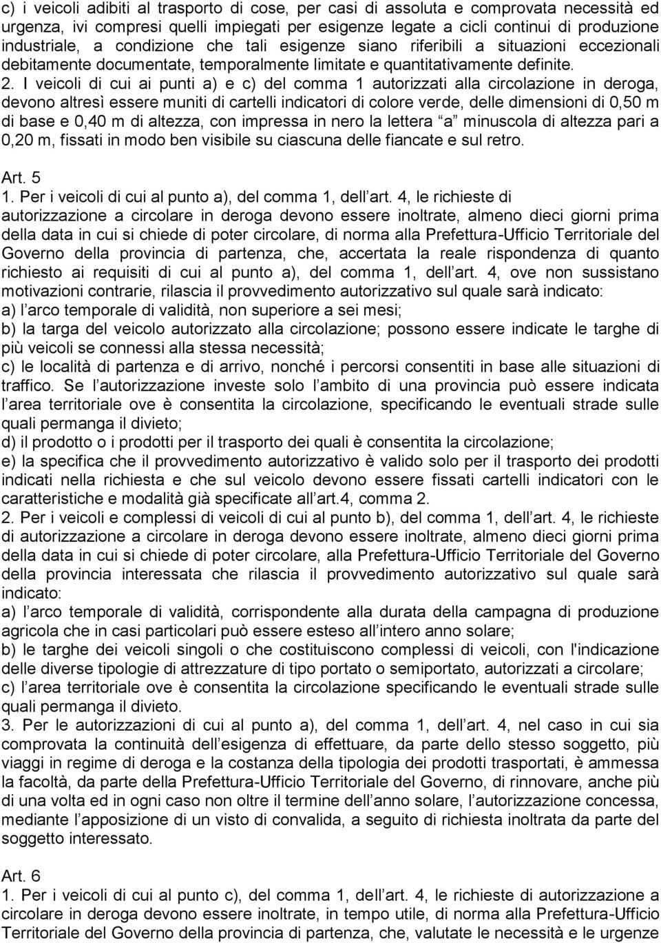 I veicoli di cui ai punti a) e c) del comma 1 autorizzati alla circolazione in deroga, devono altresì essere muniti di cartelli indicatori di colore verde, delle dimensioni di 0,50 m di base e 0,40 m