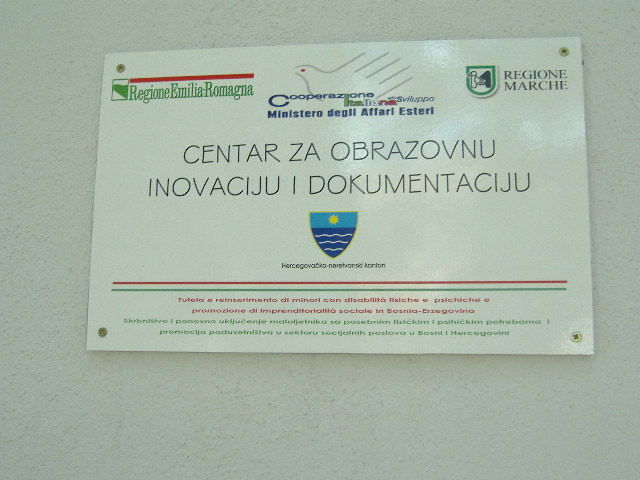 Centri di Innovazione e Documentazione Educativa Per rispondere alla necessità di creare strumenti che consentano alle istituzioni educative bosniache di sviluppare percorsi di innovazione pedagogica