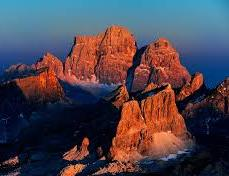 PROGRAMMA Questo trekking, inserito nell ambito dei Global Youth Summit UIAA, ci porterà attraverso le cime più belle delle Dolomiti.