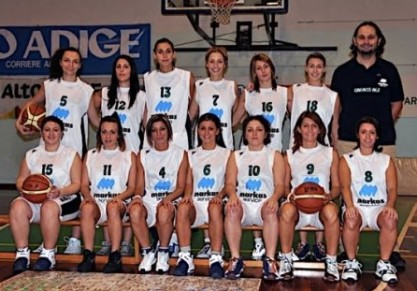 Gruppo sportivo Basket Europa Dal 1979 una realtà del basket bolzanino Stagione 2009/2010 PROMOZIONE MASCHILE Dopo alcuni anni di pausa il G.S. EUROPA BASKET si ripresenta al via del campionato di promozione maschile regionale.