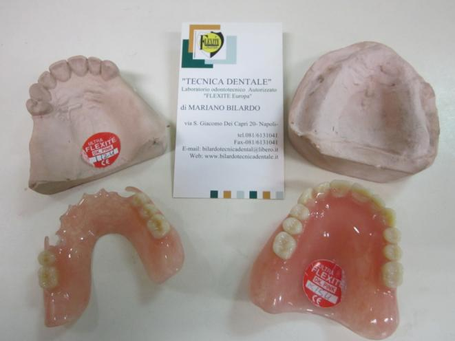 Tipi di Flexite FLEXITE ULTRA INDICAZIONI Protesi complete Protesi parziali con esiguo sottosquadro nei denti pilastro Lavori su overdenture CARATTERISTICHE Basso/Medio grado di elasticità nelle