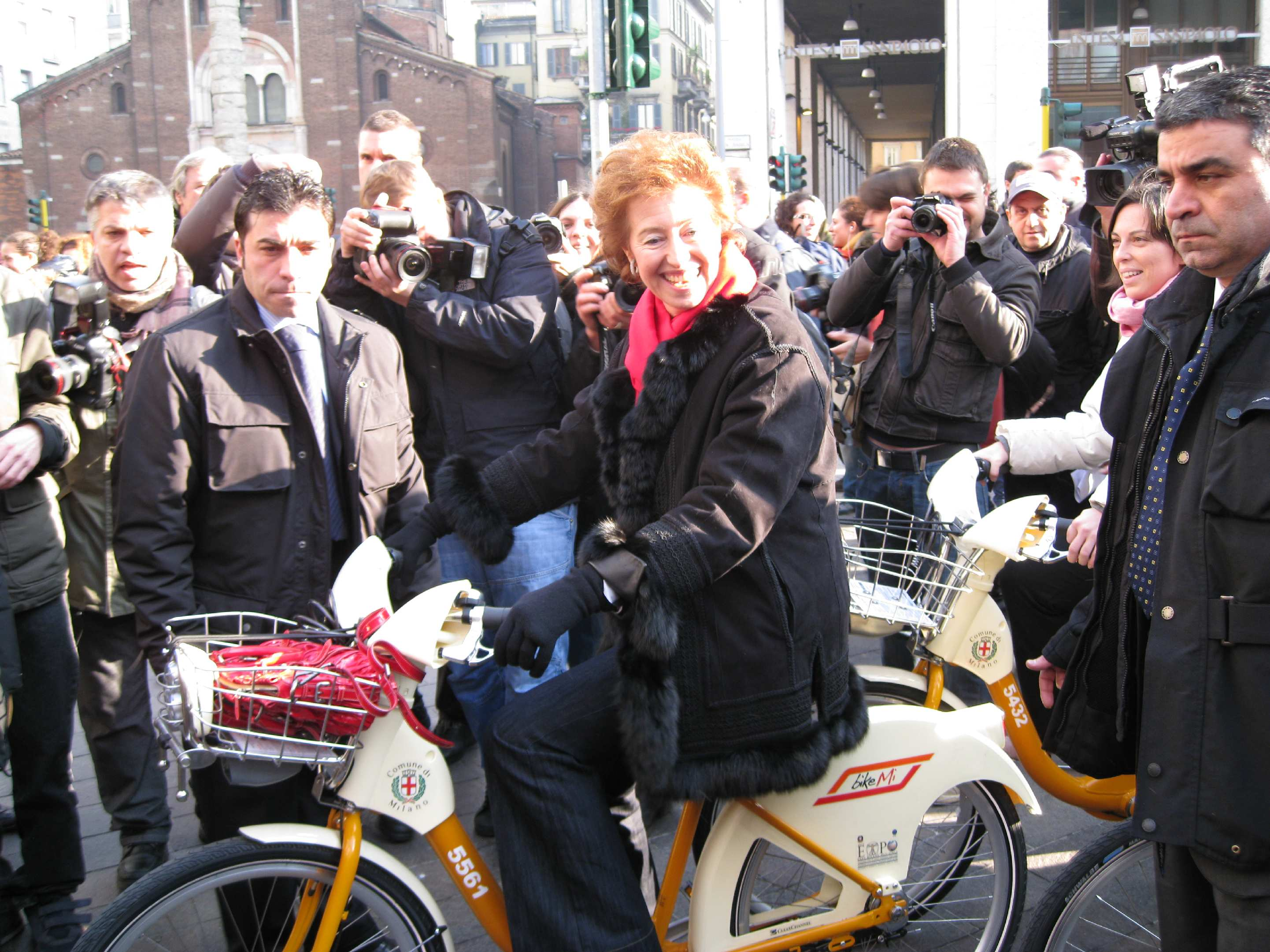 Data di attivazione sito web BikeMi: 17 novembre 2008 Data di avvio del servizio: 3 dicembre 2008 Stazioni ad oggi attive: 100 Biciclette ad oggi in circolazione: 1.
