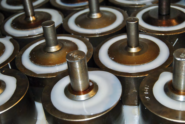 Produzione controllata Il processo produttivo Il processo di produzione delle ruote in poliuretano Tellure Rôta si articola in 4 fasi. 1.