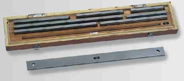 Blocchetti e tamponi / Gauge blocks and Go-NoGo calipers Art. 599 / 600 / 601 / 602 Composizione blocchetti di riscontro pianparalleli in acciaio indeformabile d altissima qualità.