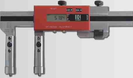 Art. 46 Calibri a corsoio / Vernier calipers Calibro in acciaio inox temprato con corsoio monoblocco. Lettura della scala cromata. Graduazione di precisione incisa.