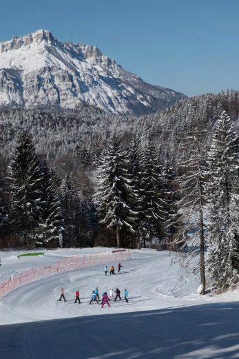 In TRENTINO Lavarone Lo Ski Center di Lavarone si estende dalla frazione Bertoldi di Lavarone fino ad arrivare ai paesaggi nordici di Passo Vezzena.