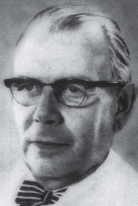 10 1 Storia della chirurgia del distacco retinico Fig. 1.2. Ernst Custodis. (Riproduzione autorizzata; Wilkinson CP, Rice TA (1997) Michels retinal detachment, 2 a ed. Mosby, St.