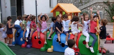 Una scuola che lavora per accrescere in modo sano ed equilibrato l autonomia del bambino, è una scuola che lo aiuta ad acquisire le routine della giornata, ad occuparsi da solo della sua igiene