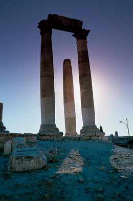 1183 nel villaggio di Ajlun, che significa piccolo luogo rotondo, a pochi chilometri a nord di Amman, il castello ha subito, come di regola da queste parti, svariate vicissitudini storiche e