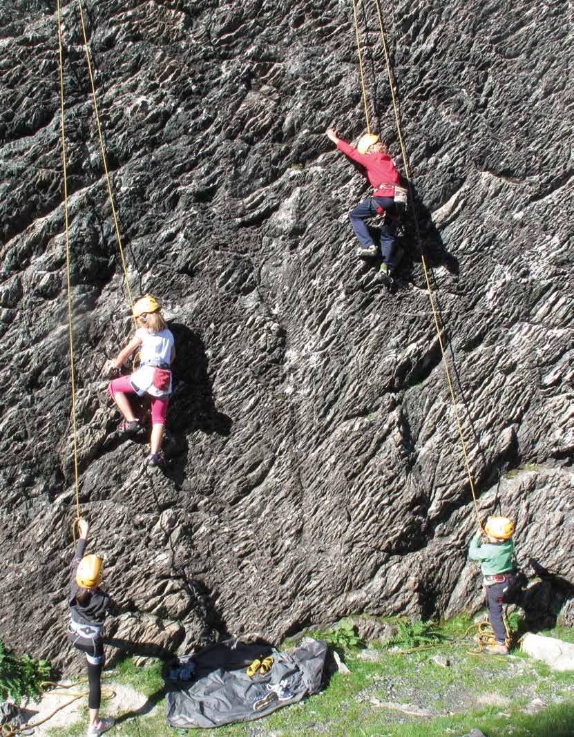 ATTIVITÀ PER BAMBINI E RAGAZZI A Gressoney è possibile far vivere ai bambini e ragazzi avventure straordinarie all aria aperta, con attività che spaziano dall arrampicata su roccia alle vie ferrate,