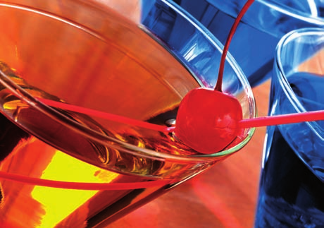 0,7 lt - 30% Vol. 0,7 lt - 21% Vol. MOUD Apricot brandy Blue Curaçao MOUD 36 37 Liquore ottenuto dalla miscelazione di brandy italiano, succo e aroma di albicocca.