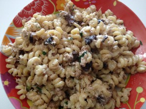 Una ricetta veloce per un primo piatto goloso: fusilli tonno e olive!