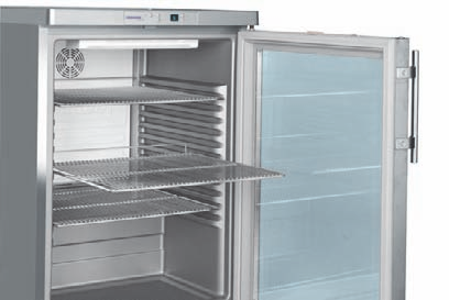 Frigoriferi tavolo ventilati posizionabili sottopiano Refrigerazione I frigoriferi della serie FKUv offrono una grande potenza di raffreddamento in dimensioni ridotte.