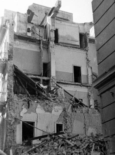 NAPOLI, EDIFICI IN PIAZZA DEL CARMINE Bombardamento del 1 marzo 1943,