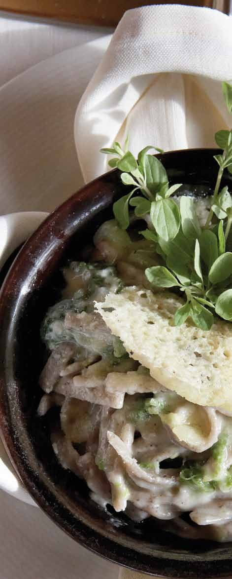 L a n o s t r a t e r r a Pizzoccheri Valtellinesi da farina macinata a pietra dal Mulino Tudori di Teglio, scarrellati a mano e profumati alle erbe con Valtellina Casera DOP de La Fiorida Riserva 24