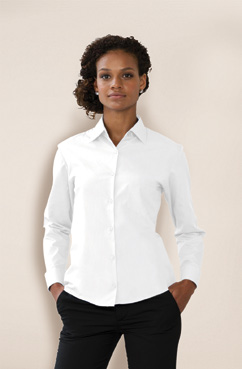 KK0729 / KK729 Ladies Long Sleeve Workforce Shirt 115 g/m 2. 65% poliestere 35% cotone popeline. Colletto diritto. Etichetta tessuta. Tasca opzionale.