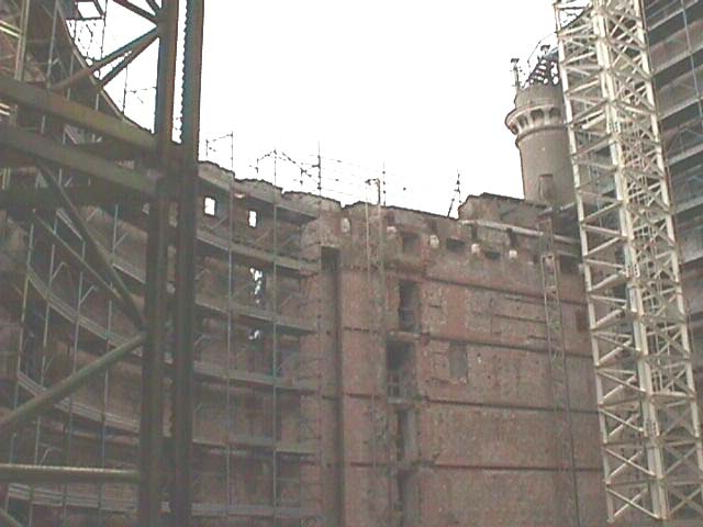 Prove penetrometriche statiche con piezocono La ricostruzione del teatro comprendeva la problematica di una totale riconsiderazione dell apparato di fondazione, così nel mese di gennaio 2000, nella