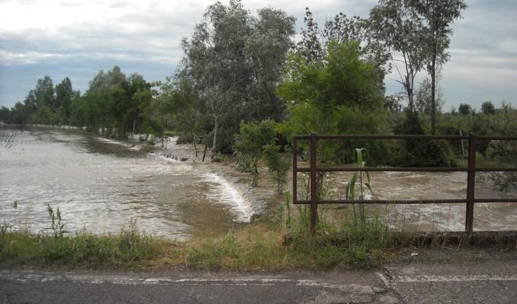 Il dissesto idrogeologico in Lombardia 4.000 kmq sono stati nel 2012 colpiti da frane ( + 24% rispetto a quattro anni fa) 647 scuole e 72 ospedali sono esposti ad elevato rischio idrogeologico 34.