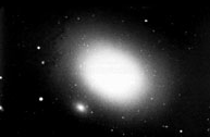M 85 - NGC 4382 Tipo di oggetto Galassia lenticolare (S0) Costellazione Chiome di Berinice Ascensione retta 12h 25m 22.5s ; Declinazione +18 11' 47" Magnitudine visuale 9,2 Dimensioni apparenti 7.