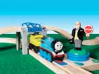 45 cm New 3 1 x AA LC099724 Figure 8 Set with Sir Topham Hatt con locomotiva Thomas a batteria 59,5 cm 81 cm 63,5 cm 85 cm LC99499 1 Base tavolo con cornice (legno) LC99453