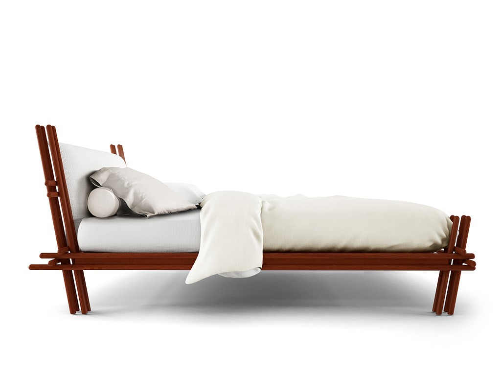 Letto Letto in legno di faggio tinto ciliegio Dimensioni: -Larghezza: cm. 190 -Profondità: cm. 240 -Altezza: cm.