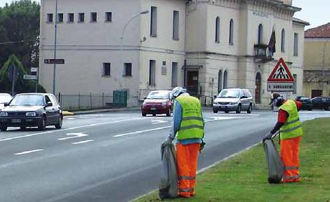 Cosa comprende la tariffa Spazzamento Stradale - 45 m/abitante per tutti i Comuni senza Centro Storico; 100 m/abitante per i Comuni con Centro Storico Servizio Caditoie -