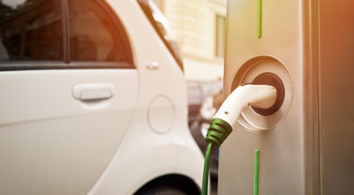 Per la mobilità Alperia E-Mobility Card Fai il pieno di energia verde semplice e veloce Utilizzando la E-Mobility Card puoi ricaricare il tuo veicolo elettrico presso una delle numerose stazioni di