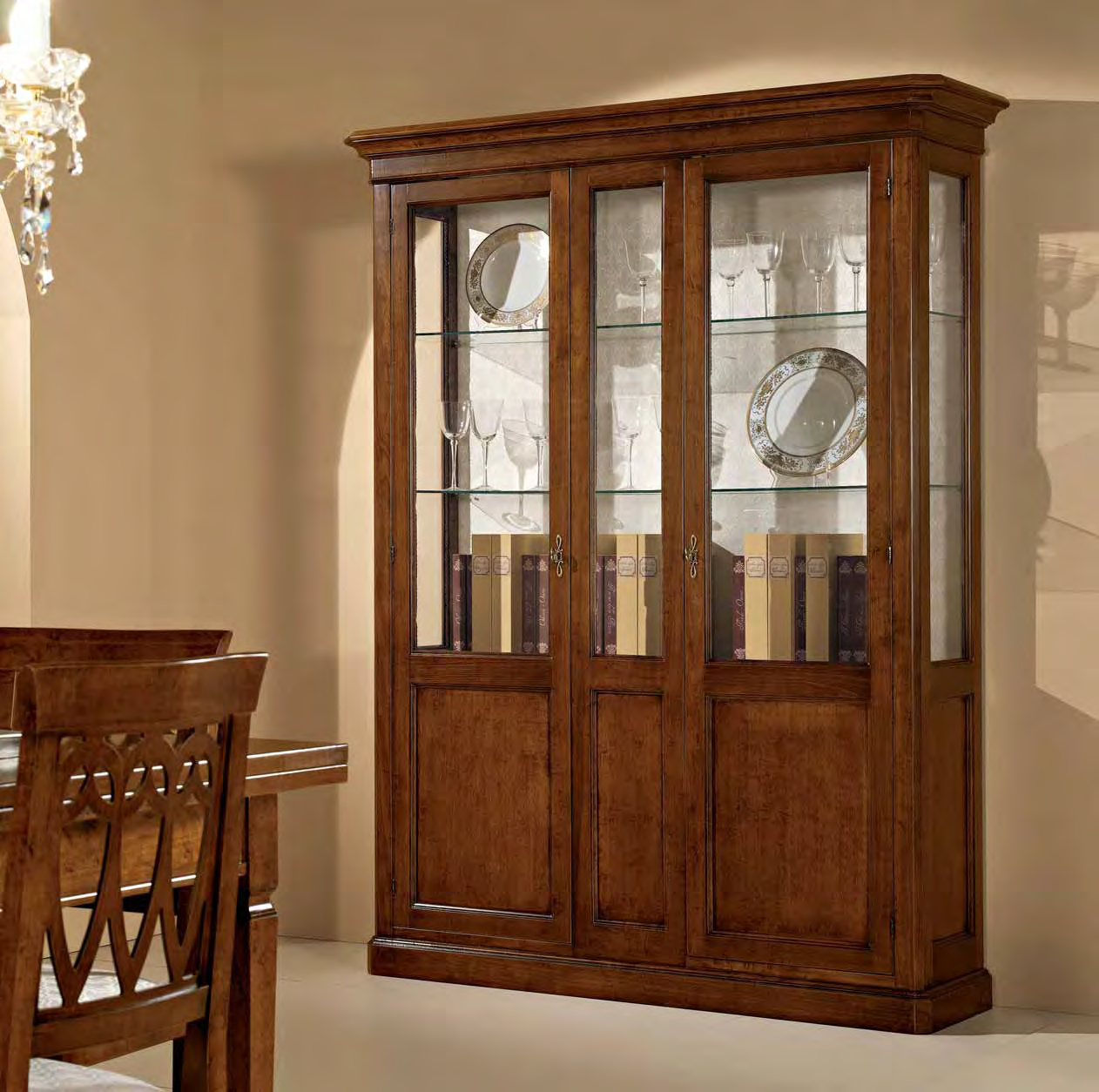 C3009 Vetrina / Glass cabinet 2 ripiani interni in legno e due in cristallo 2 wooden and 2 glass internal shelves 156x45,5 h.