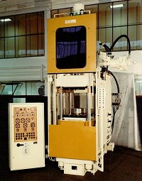 L Azienda F ondata nel 1984 come azienda produttrice di articoli tecnici in gomma, gomma metallo, nel corso degli anni si è ritagliata un ruolo importante nella realtà produttiva nazionale ed