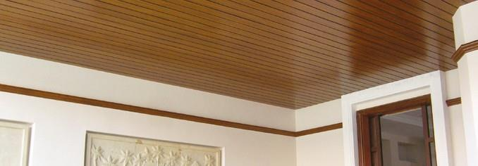 Soffitti e zoccolini Ceiling Disponibile in due finiture; and Ceiling dona uno stile caldo ad una architettura moderna; può esteticamente richiamare il calore di un legno senza essere costoso e