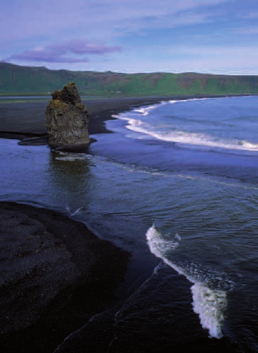 Islanda in libertà Una selezione di itinerari in auto e fuoristrada per scoprire da protagonisti i paesaggi lunari della grande isola atlantica tra geyser, lagune glaciali, imponenti cascate,