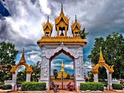 PROGRAMMA Arrivo in aeroporto in tempo utile per le formalità di imbarco. Partenza per il Laos con volo di linea, scalo e cambio di aeromobile. Arrivo a Vientiane con il volo di mattino.