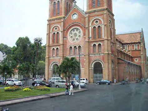 Stazione ferroviaria di Ho Chi Minh Uno dei monumenti più famosi di Ho Chi Minh è la chiesa rosa