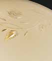 oro francese Collezione di lampadari in fusione di ottone e legno color avorio con intarsi in oro veneziano. Cristalli austriaci trasparenti decorano la serie classica e raffinata.