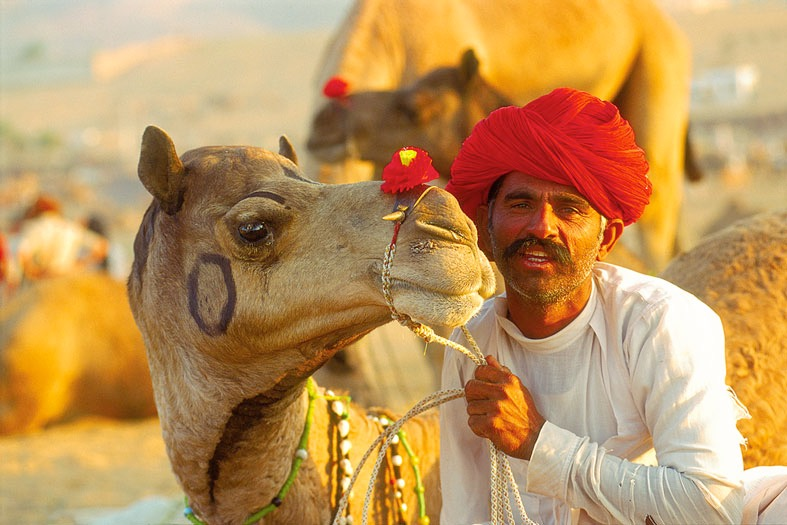 La cultura del Rajasthan e il Festival di Pushkar 6-18 Novembre 2016 A cavallo tra ottobre e novembre, durante il plenilunio, migliaia di fedeli arrivano a Pushkar per rendere omaggio al Dio Brama