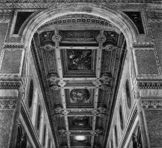 45/82 La Cattedrale di Napoli e la Basilica di Santa Restituta La navata centrale era coperta ad un altezza di metri 44 dal calpestio su una luce interna di circa mt.