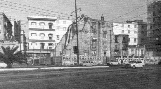 57/82 San Pietro Martire in Napoli 1977/1982 L edificio e la chiesa di San Pietro martire vista dal Corso Umberto I Prospetto dell