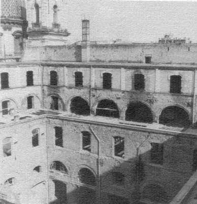 59/82 San Pietro Martire in Napoli 1977/1982 Prospetto di un ala di fabbrica nel cortile interno della