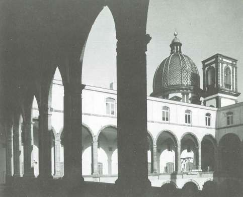 62/82 San Pietro Martire in Napoli 1977/1982 Vista interna del chiostro nella fase conclusiva dei